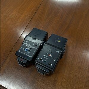 Source Unknown Dual Black Camera Flashes
